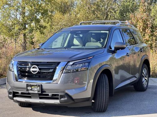 2025 Nissan Pathfinder SL 4WD