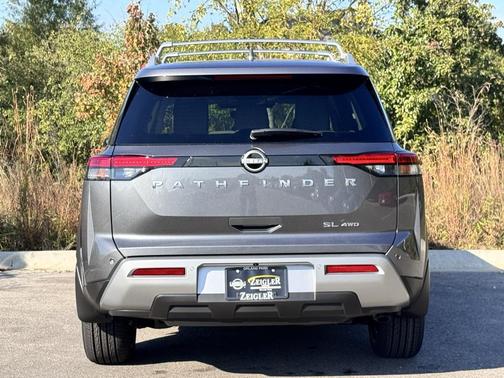 2025 Nissan Pathfinder SL 4WD