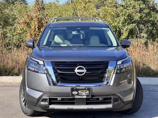 2025 Nissan Pathfinder SL 4WD