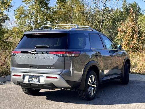 2025 Nissan Pathfinder SL 4WD