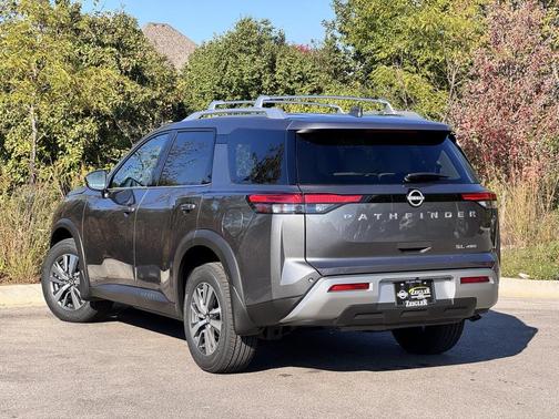 2025 Nissan Pathfinder SL 4WD