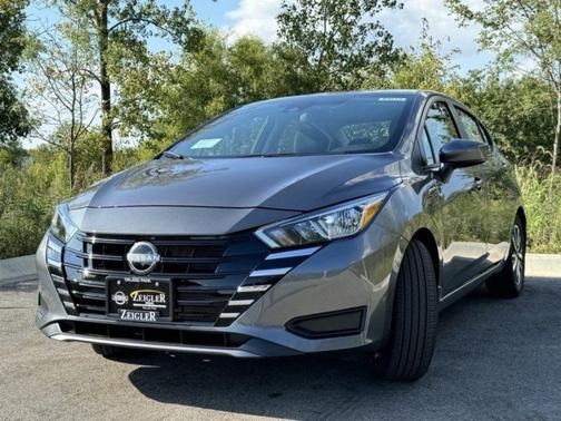 Gun Metallic 2025 Nissan Versa 1.6 SV