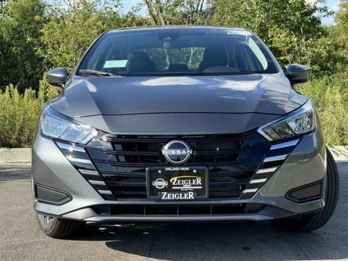 Gun Metallic 2025 Nissan Versa 1.6 SV