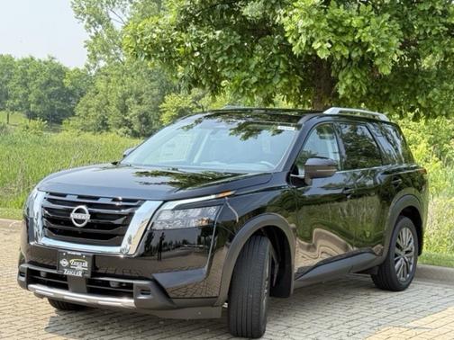2025 Nissan Pathfinder SL 4WD