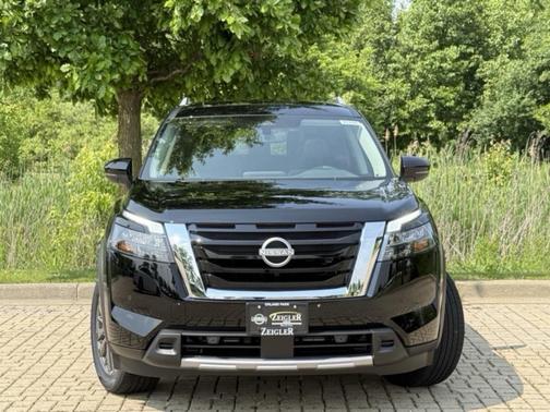 2025 Nissan Pathfinder SL 4WD
