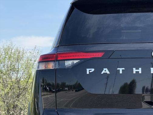 2025 Nissan Pathfinder SV 4WD