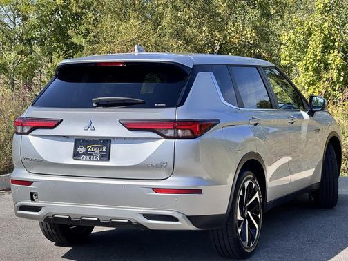 2023 Mitsubishi Outlander PHEV SE S-AWC