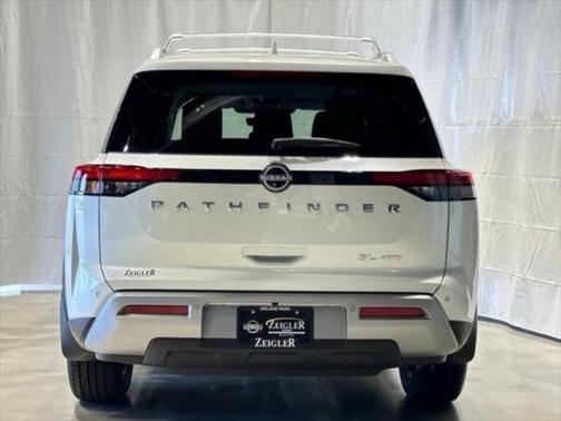 2024 Nissan Pathfinder SL 4WD