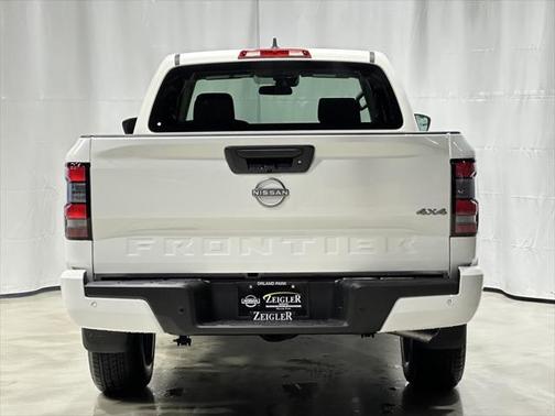 2025 Nissan Frontier SV