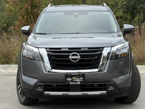2025 Nissan Pathfinder Platinum 4WD