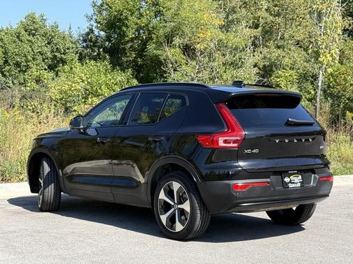 2024 Volvo XC40 B5 Plus Dark Theme