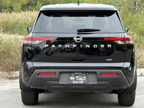 2025 Nissan Pathfinder S 4WD