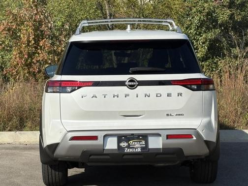 2025 Nissan Pathfinder SL 4WD