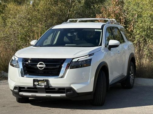 2025 Nissan Pathfinder SL 4WD