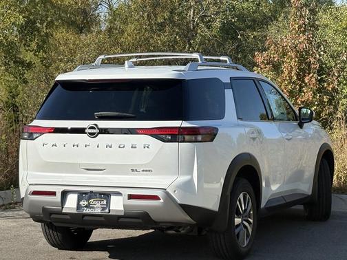 2025 Nissan Pathfinder SL 4WD