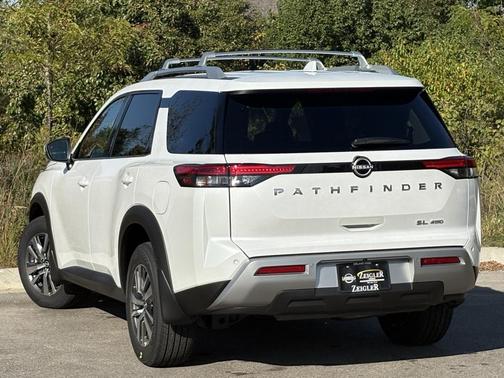 2025 Nissan Pathfinder SL 4WD