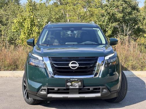 2025 Nissan Pathfinder Platinum 4WD