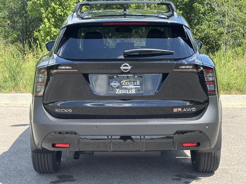 2025 Nissan Kicks SR
