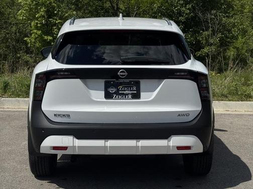 2025 Nissan Kicks SV