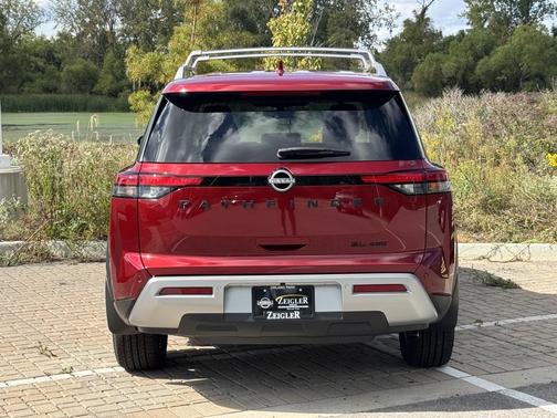 2025 Nissan Pathfinder SL 4WD