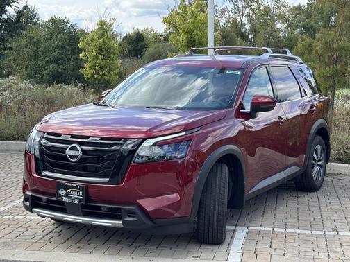 2025 Nissan Pathfinder SL 4WD