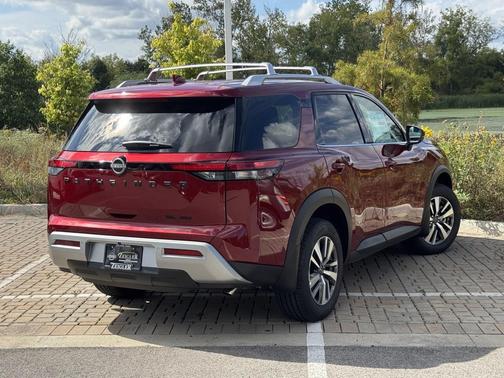 2025 Nissan Pathfinder SL 4WD