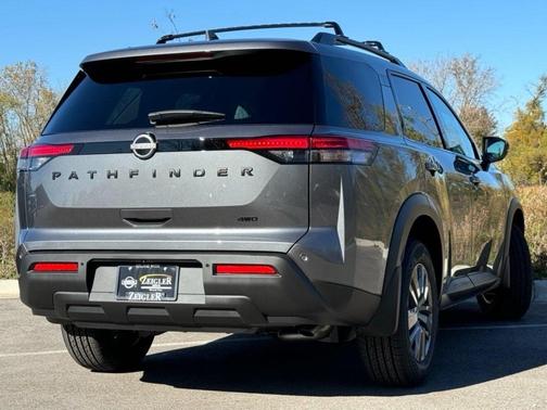 2025 Nissan Pathfinder SV 4WD