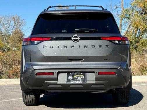 2025 Nissan Pathfinder SV 4WD