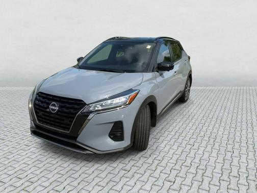 Gray/Super Black 2023 Nissan Kicks SR