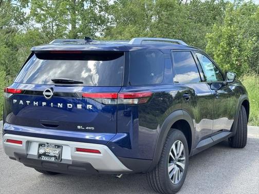 2025 Nissan Pathfinder SL 4WD