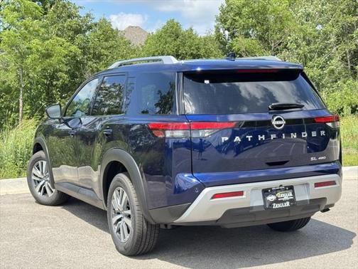 2025 Nissan Pathfinder SL 4WD