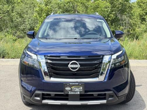2025 Nissan Pathfinder SL 4WD