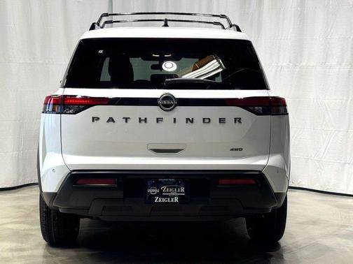 2026 Nissan Pathfinder SV