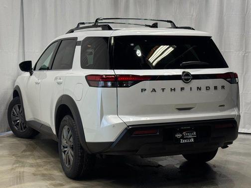 2026 Nissan Pathfinder SV