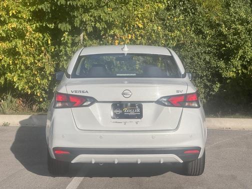 2023 Nissan Versa 1.6 SV