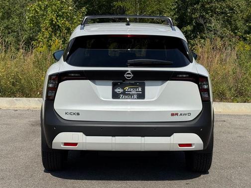 2026 Nissan Kicks SR