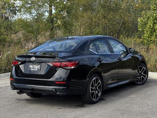 2025 Nissan Sentra SR