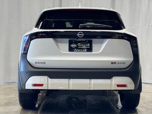 2025 Nissan Kicks SR