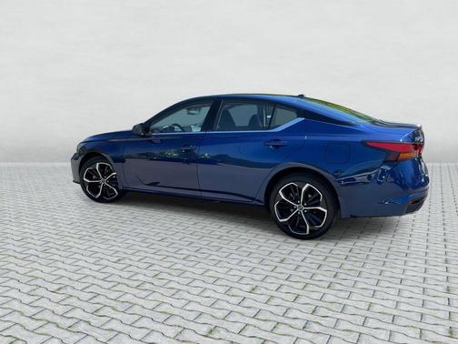 Deep Blue Pearl 2023 Nissan Altima 2.5 SR