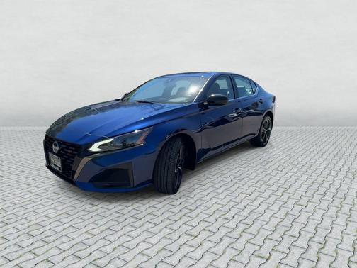 Deep Blue Pearl 2023 Nissan Altima 2.5 SR