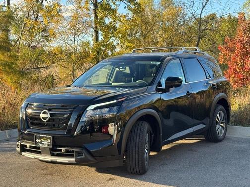 2025 Nissan Pathfinder SL 4WD