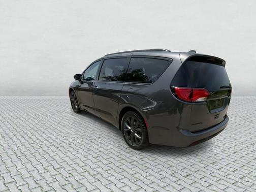Granite Crystal Metallic Clearcoat 2019 Chrysler Pacifica Touring-L Plus