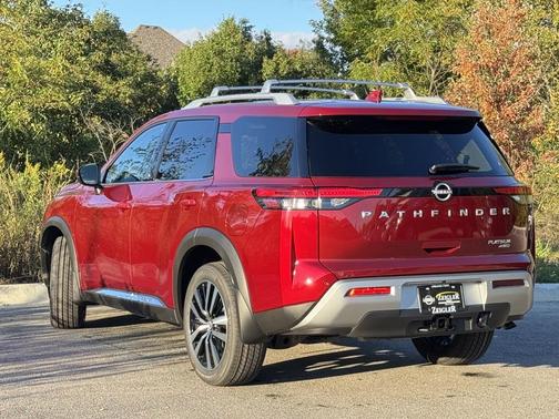 2025 Nissan Pathfinder Platinum 4WD