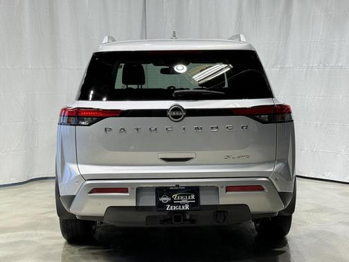 2022 Nissan Pathfinder SL 4WD