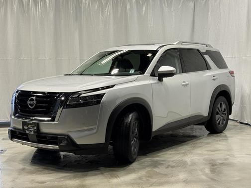 2022 Nissan Pathfinder SL 4WD