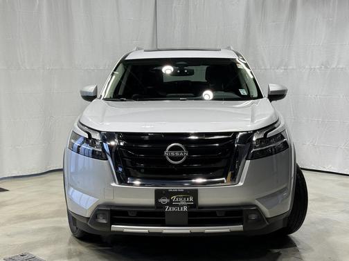2022 Nissan Pathfinder SL 4WD