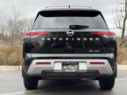 2025 Nissan Pathfinder SL 4WD