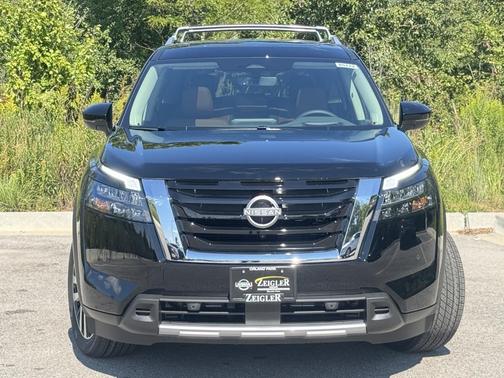 2025 Nissan Pathfinder Platinum 4WD