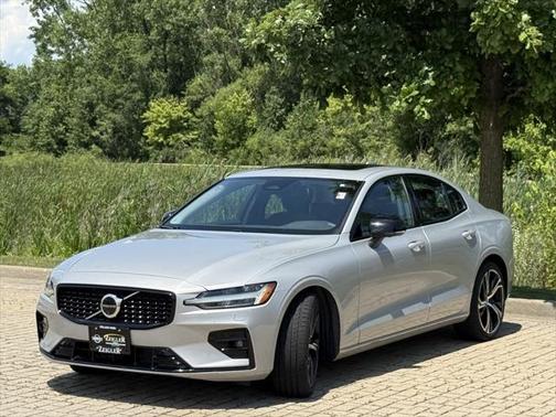 2024 Volvo S60 B5 Plus Dark Theme