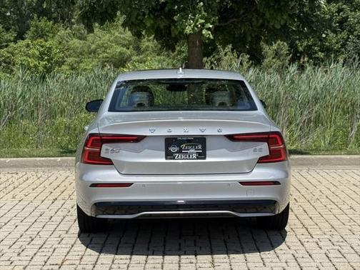 2024 Volvo S60 B5 Plus Dark Theme